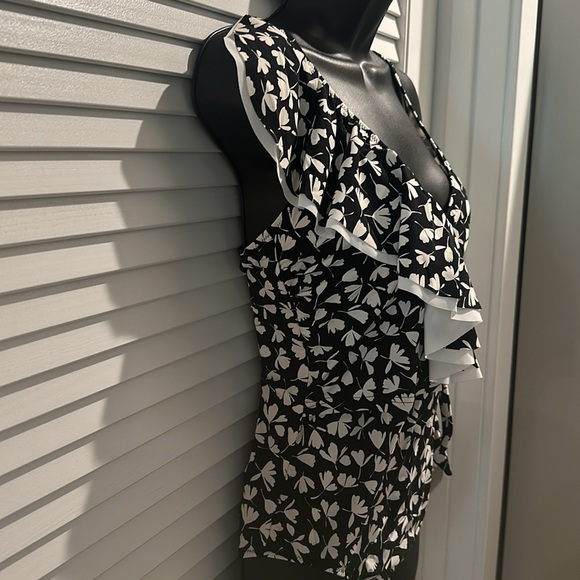 🌸🌸🌸Gottex Summertime V Neck One Piece Swimsuit with bow on the side. - Picture 4 of 7